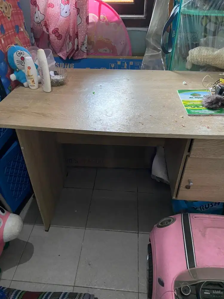 Meja kerja serbaguna