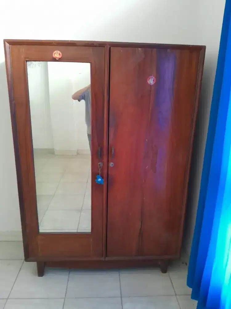 Lemari jati 2 pintu, sofa single 2pcs, kasur latex 180x200