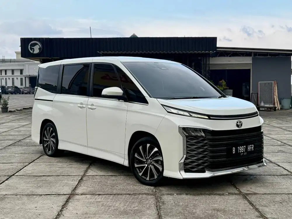 TOYOTA VOXY 2022