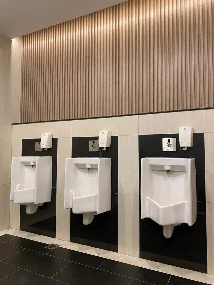 KONTRAKTOR | Pembuatan dan pemasangan urinal/toilet laki-laki