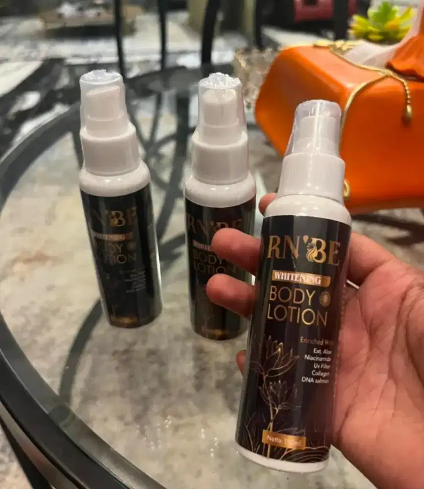 Body Lotion Pemutih dan Pencerah