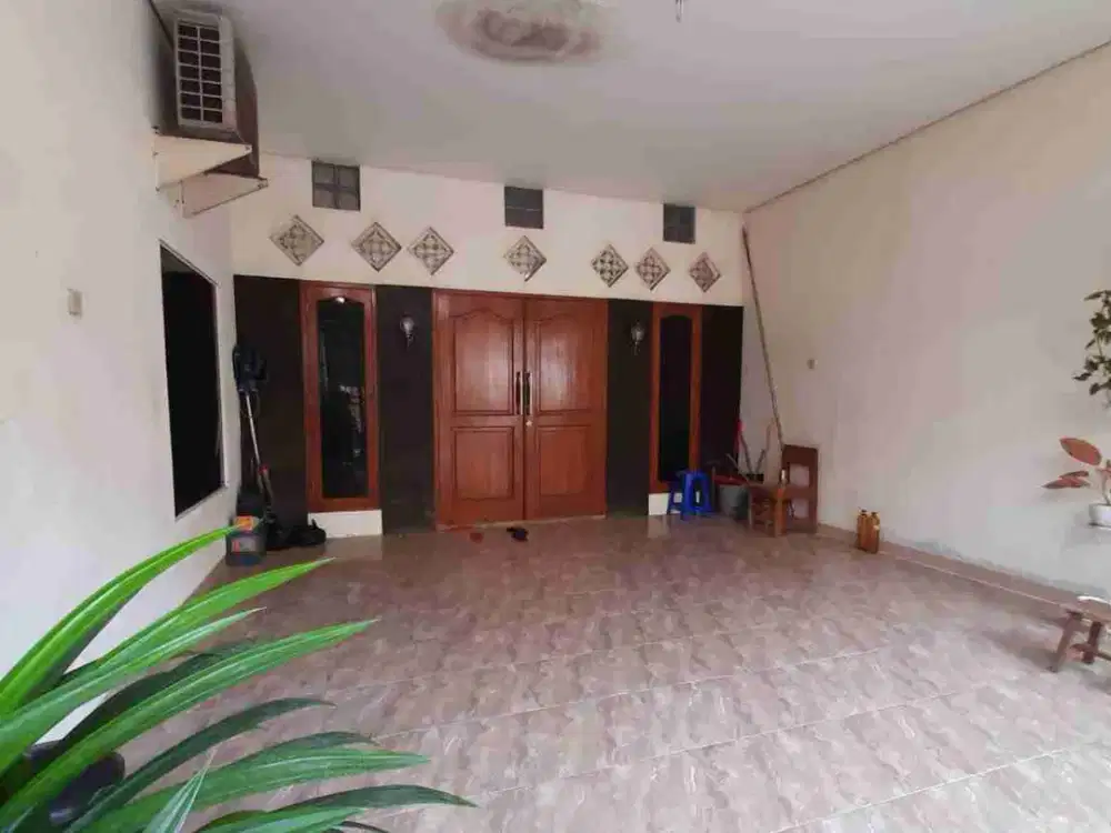 Rumah di selatan stadion murah