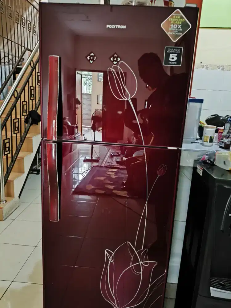 KULKAS BEKAS MERK POLYTRON 2PINTU