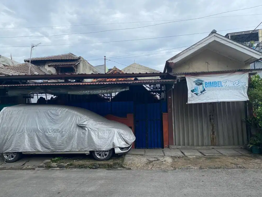 Lokasi Strategis Dijual Rumah Tua model HOOK