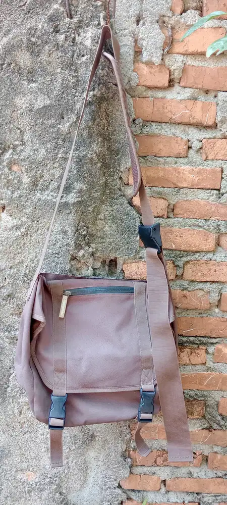 Tas Selempang MUJI Unisex beli di Dubai