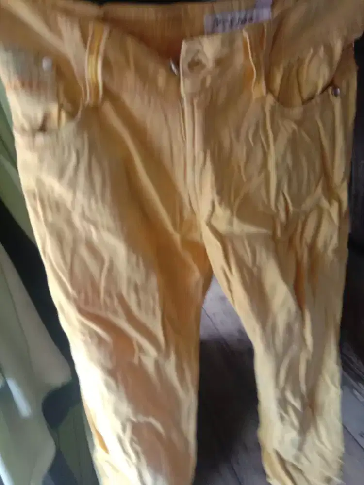 Jual celana panjang wanita sekitaran umur tahunn