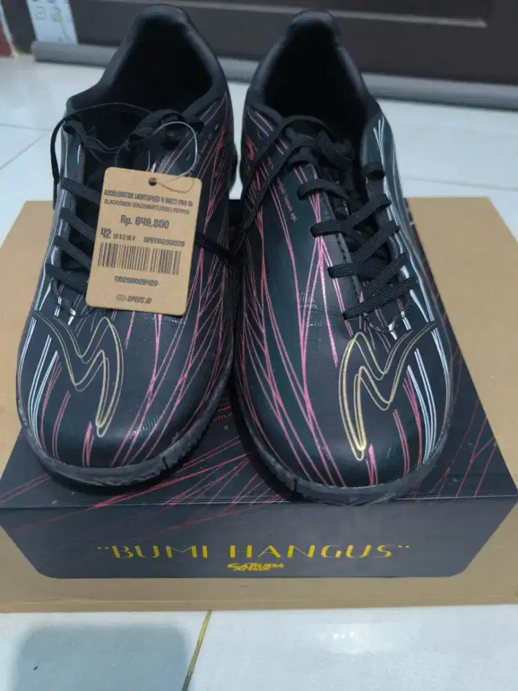Sepatu fustal SPECS Accelerator Lightspeed 4 GA23 PRO IN size 42