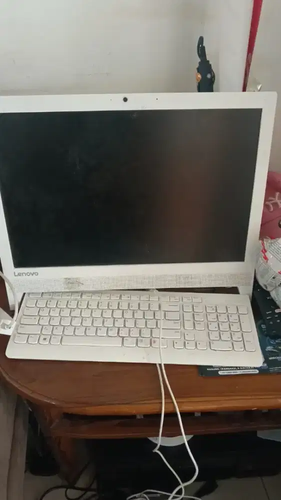 Komputer Lenovo 2in1 19,5 inch  Ideacentre AIO 310
CPU :