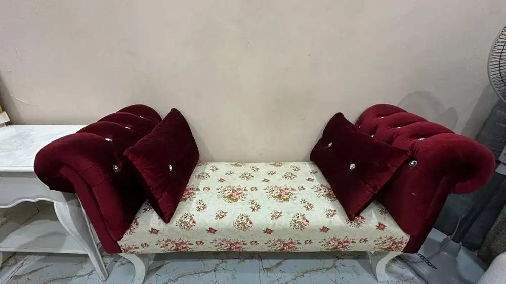 Sofa klasik mewah elegan