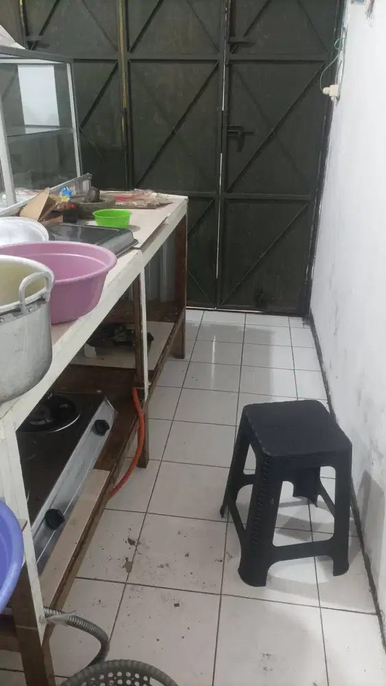 Oper kios dan perabotan