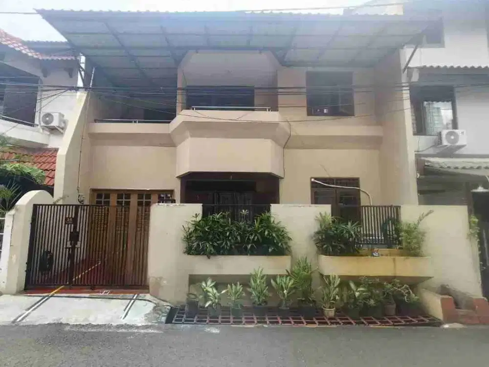 Rumah minimalis 2 lantai row jalan 2 mobil dijual lingkungan tenang dan nyaman Tomang Grogol Jakarta Barat