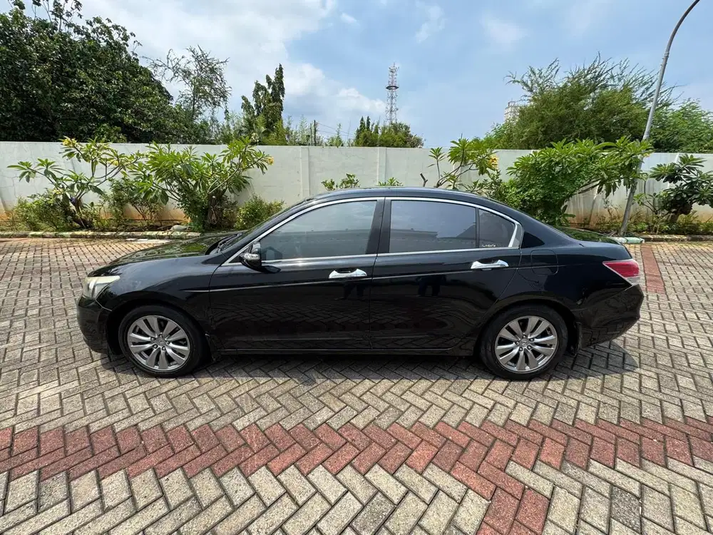 Honda Accord 2011 Bensin