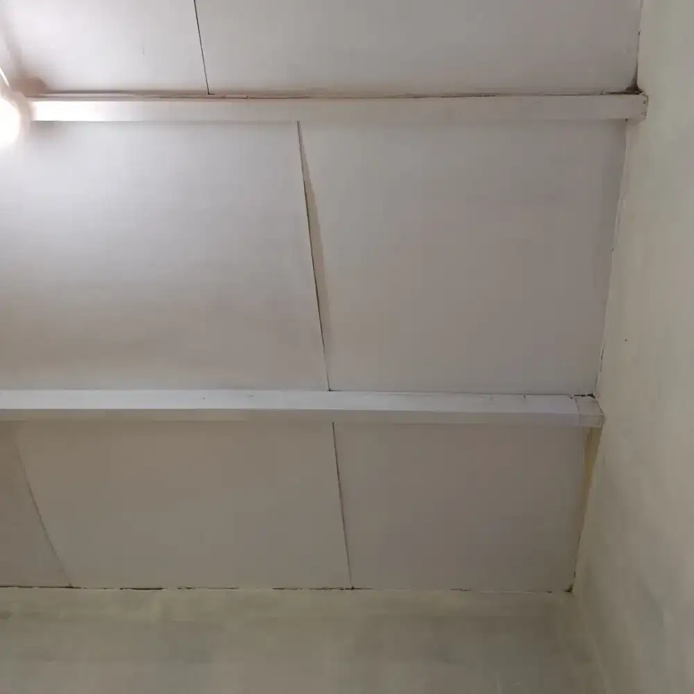 Cari pekerjaan untuk benerin atap rumah yang bocor