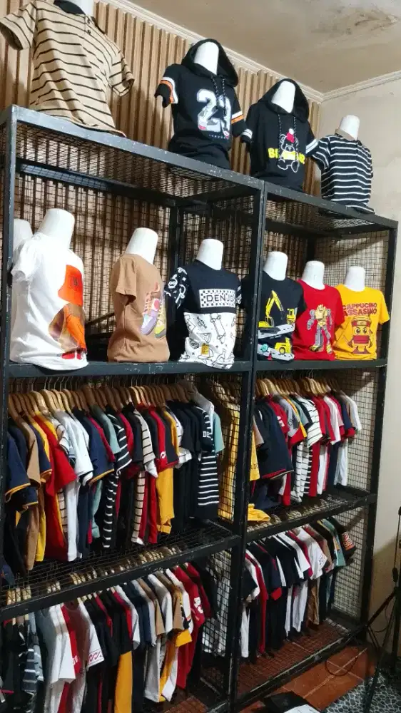 DIBUTUHKAN HOST LIVE STREAMING