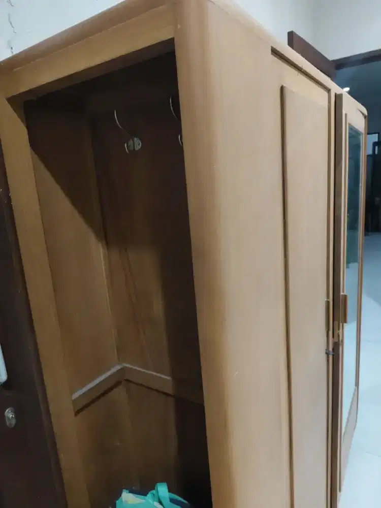 Lemari antik tahun 60 an