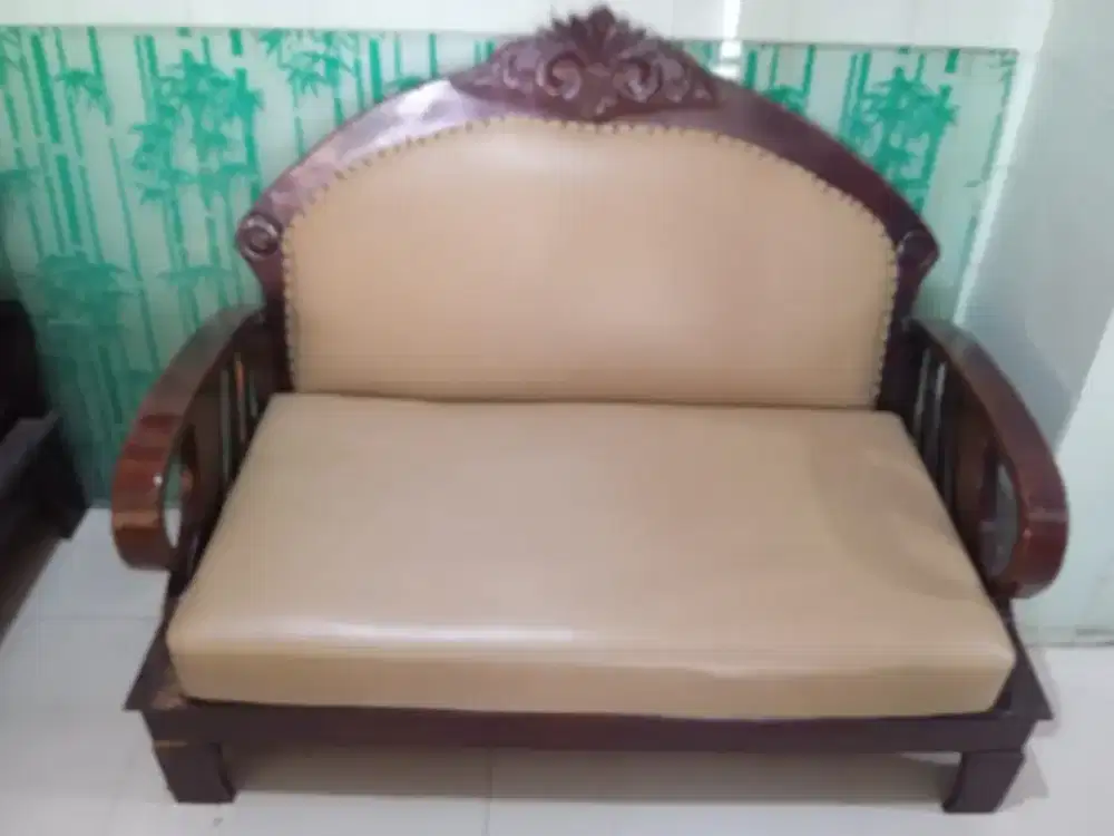 sofa lembut dan empuk