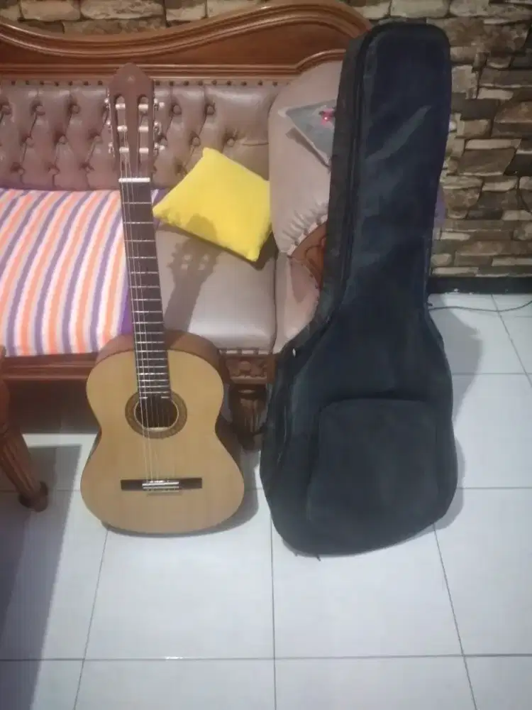 Gitar Yamaha C 315 kondisi Seperti Baru