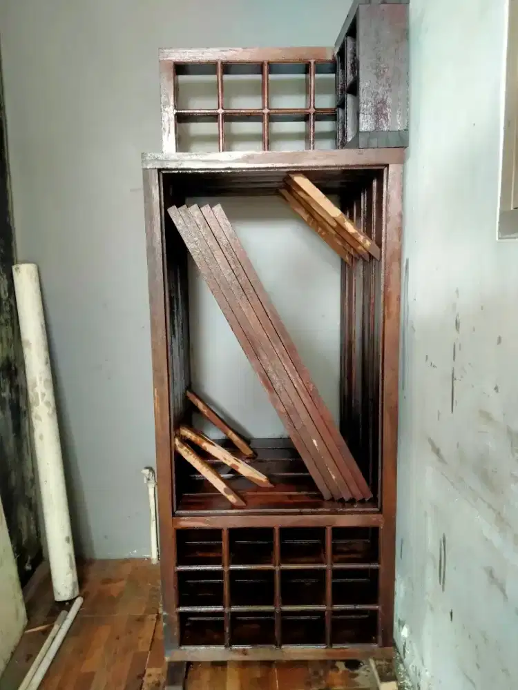 Kusen kayu jendela + jendela kaca + ventilasi kayu