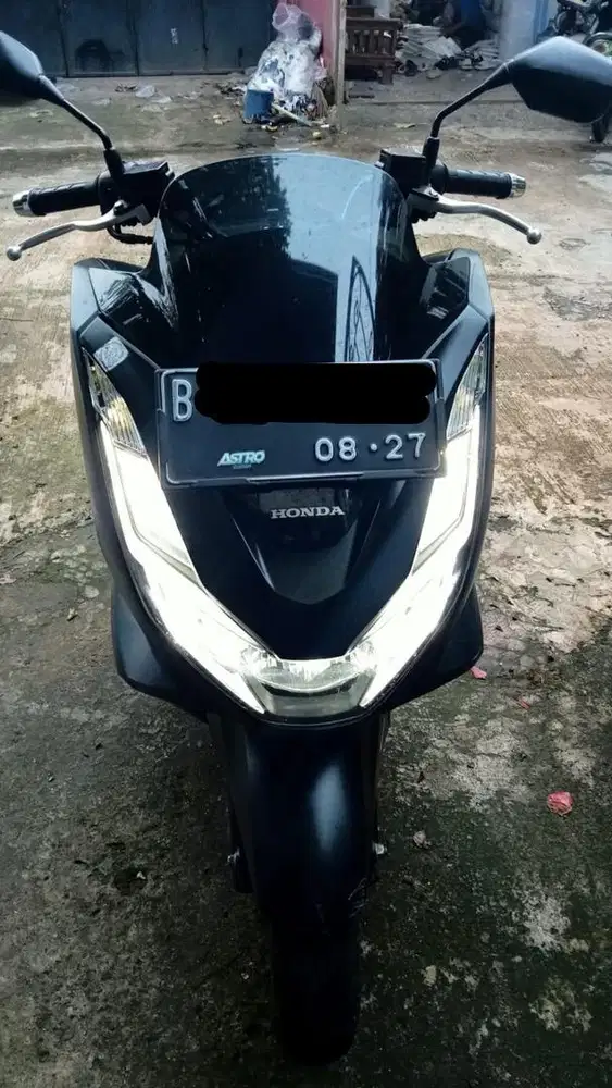 Honda PCX tahun 2022 Warna Hitam