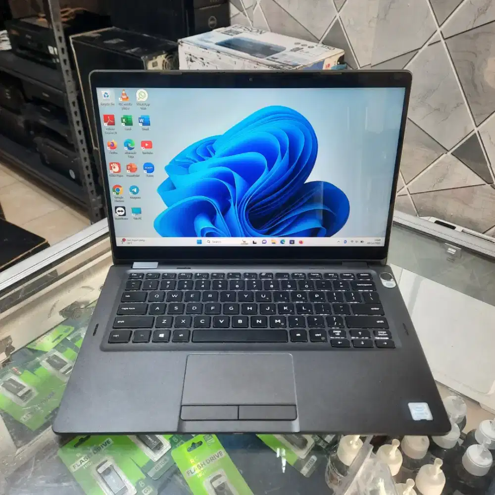 Dell 5300 2in1, Core i5 gen 8, RAM 16GB, SSD 256GB, 13,3 inch touch