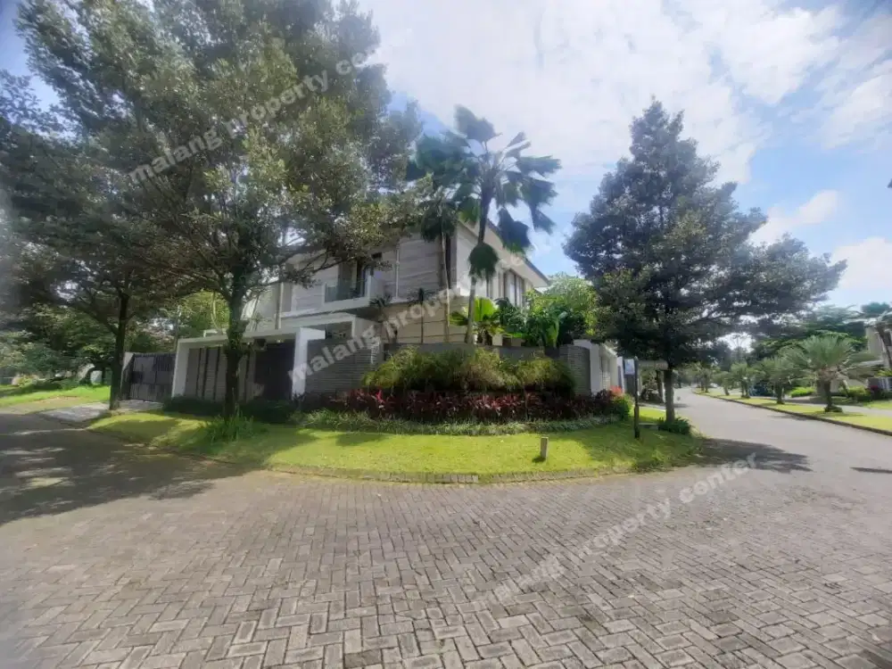 Dijual Rumah Mewah Lokasi Araya Golf Boulevard Malang