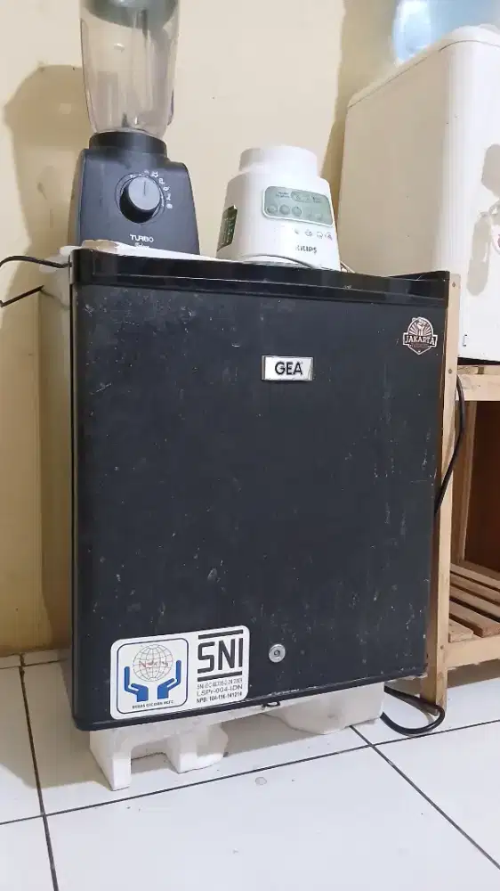 Kulkas Mini GEA