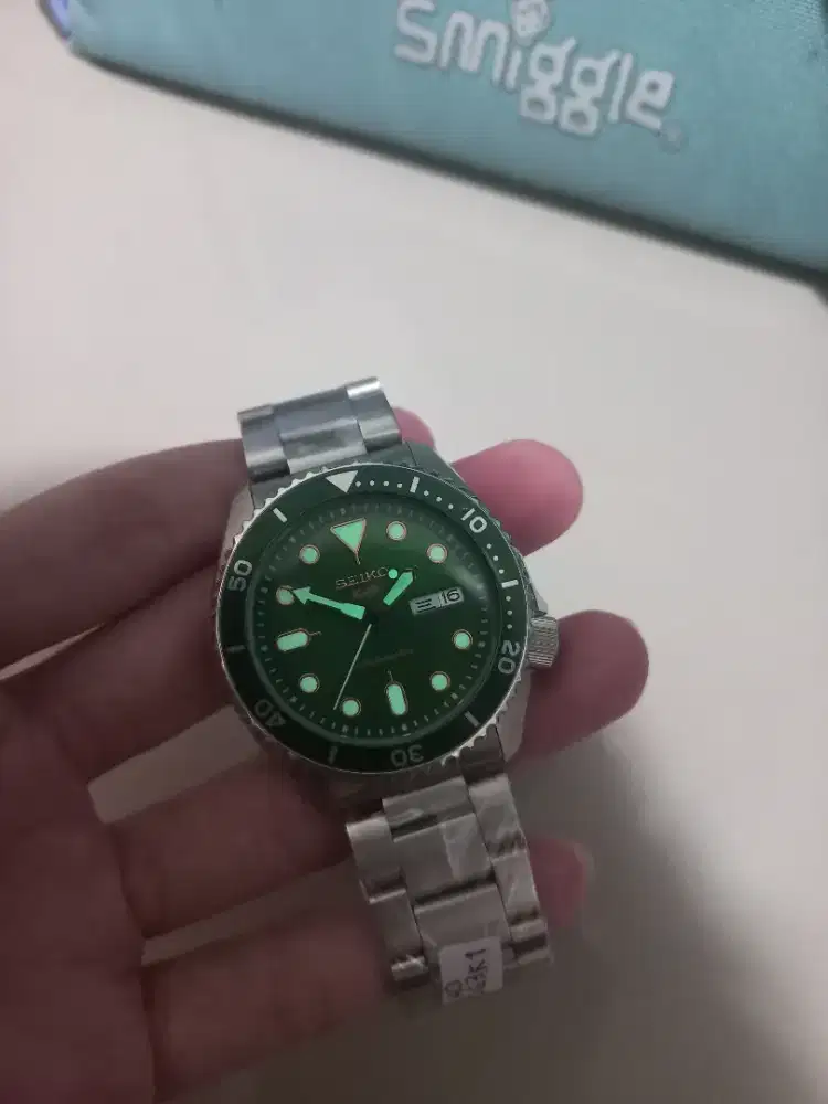 Jam tangan Seiko hijau otomatis seperti baru