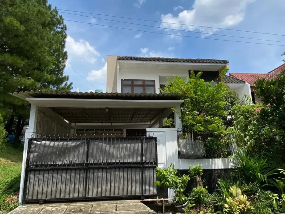 Lebak Bulus Rumah Asri 2 Lantai Akses Mudah Dekat MRT