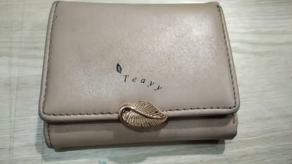 Dompet Teayy – Elegan dalam Genggaman