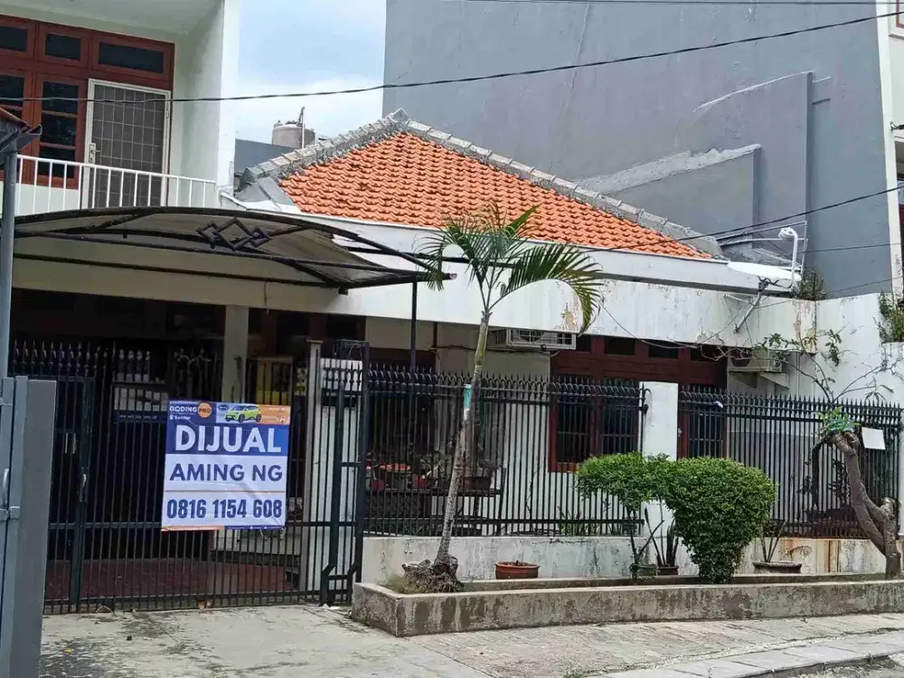 Rumah 1,25 lantai row jalan 3 mobil lingkungan asri dijual Kota Bambu Utara Palmerah Jakarta Barat