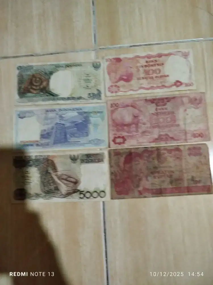 Koleksi uang kertas pecahan 100, 500 , 1000 dan 5000