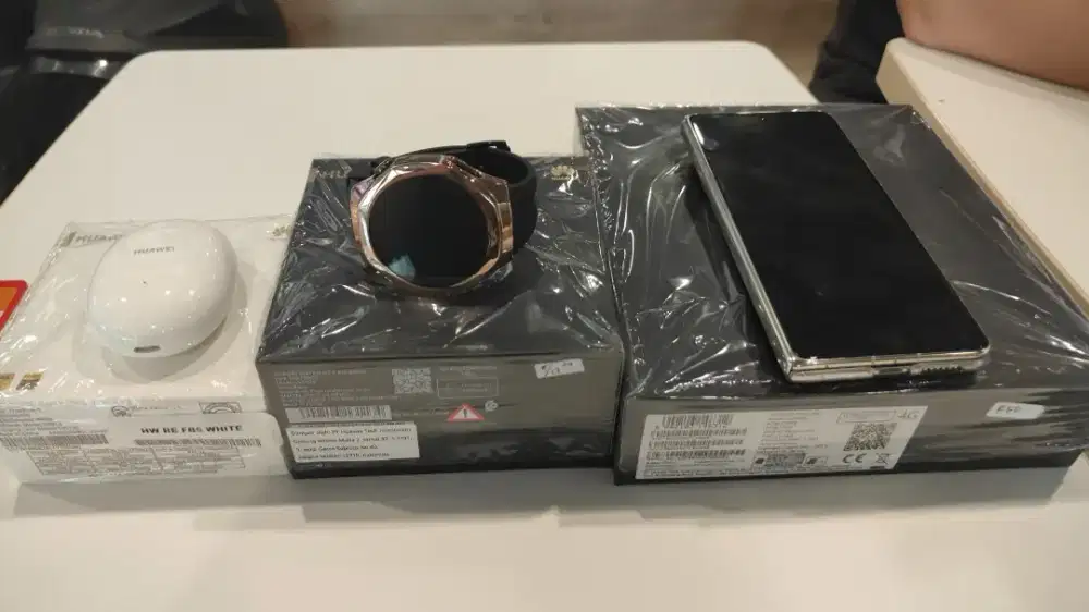 Sepaket Huawei Mate X6, Huawei Watch GT 5 Pro, Free Buds 5