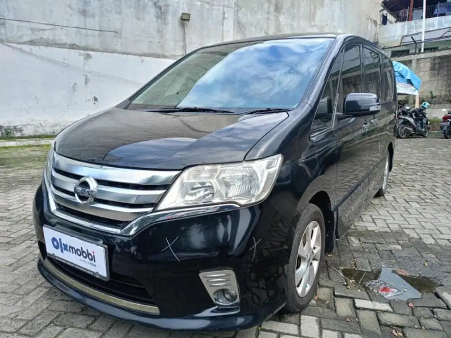 LOW DP Nissan Serena 2.0 Highway Star Bensin-AT 2014 PBU