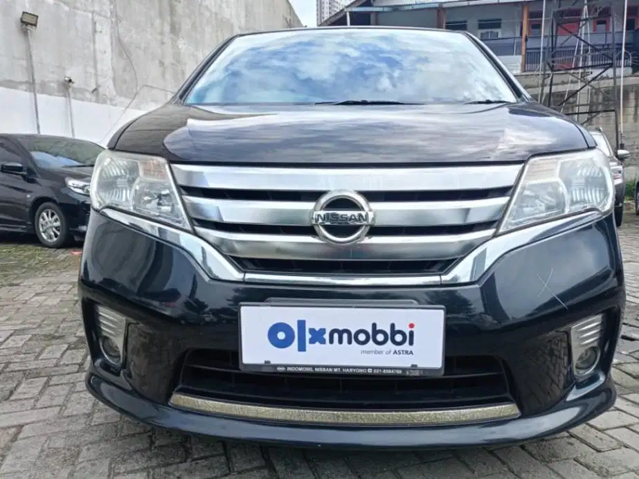 LOW DP Nissan Serena 2.0 Highway Star Bensin-AT 2014 PBU