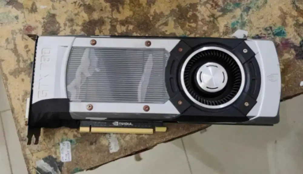 GTX 780 4 GB ddr5 386 bit