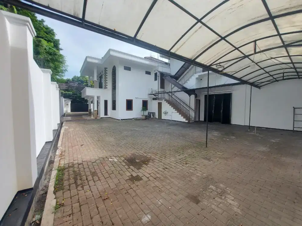 Rumah sewa pancoran luas 700 m2 dekat tugu pancoran dan soho jaksel