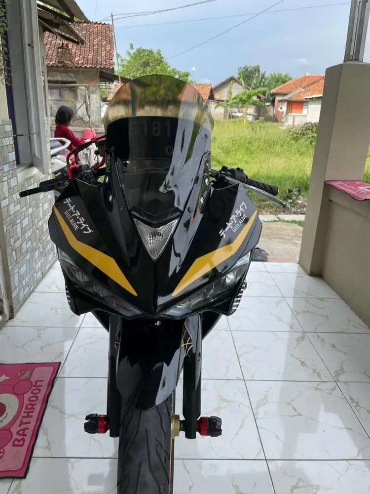 Yamaha R25 250 cc