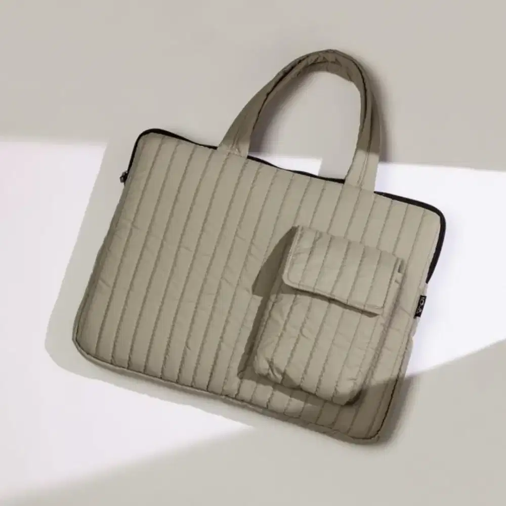 Tas Laptop Puffy Sleeve Quilted Cream Aesthetic - Ada Saku Depan