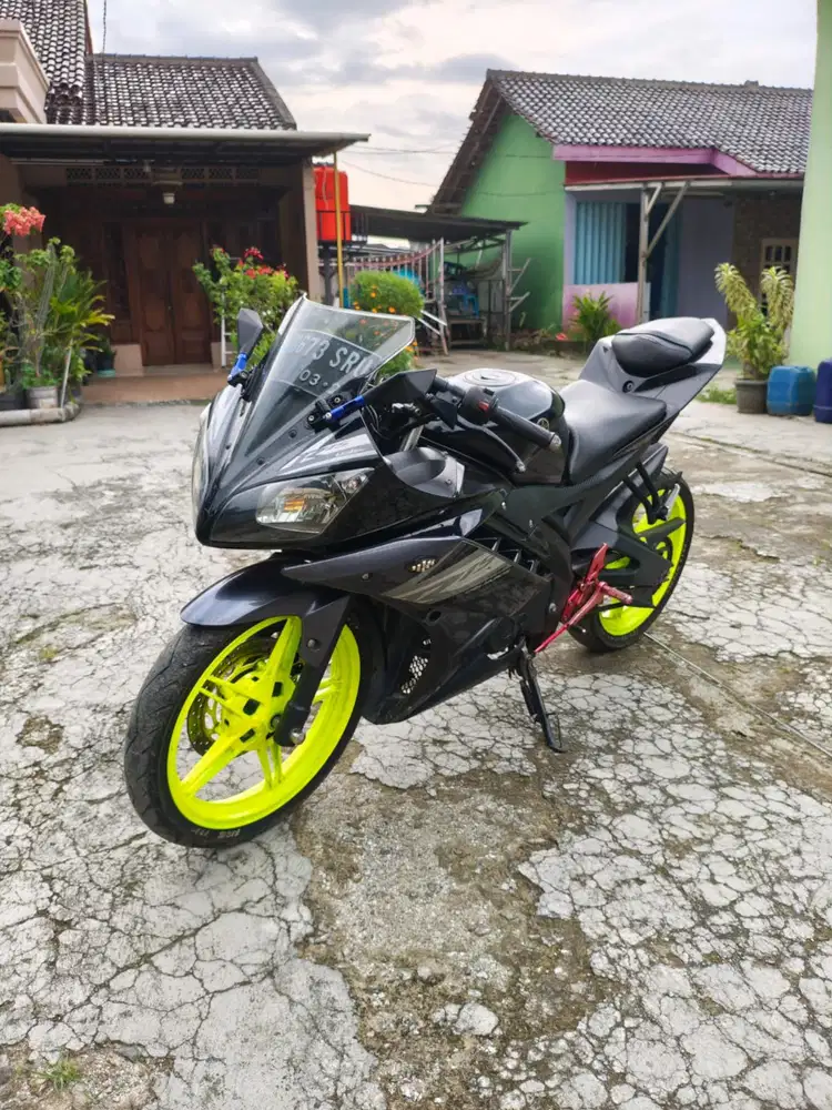 MOTOR .. YAMAHA R15 V2