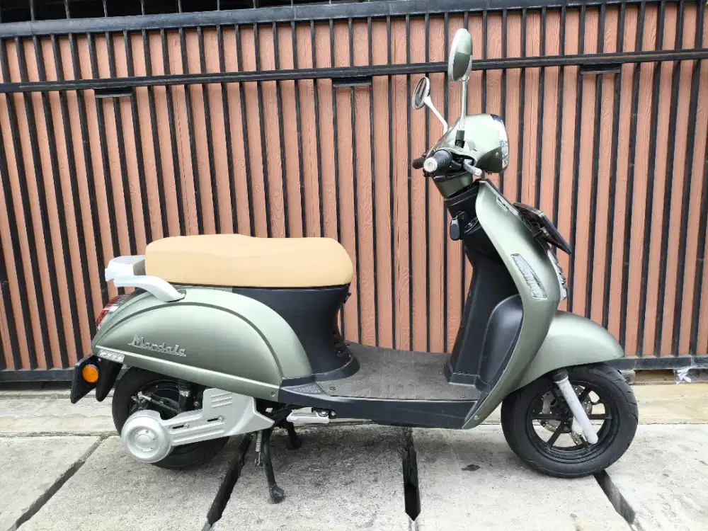 Molis Volta Mandala 2024 Odo 115 perak Like new Bs Tt/bt