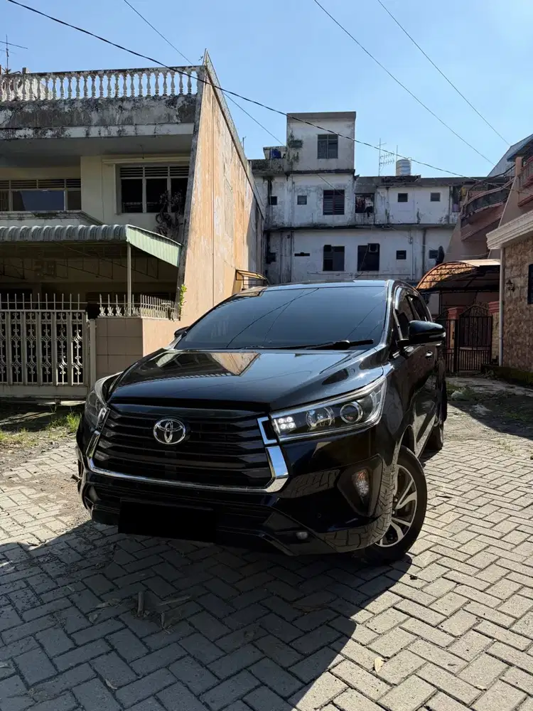 Kijang Innova Reborn 2.4 V A/T