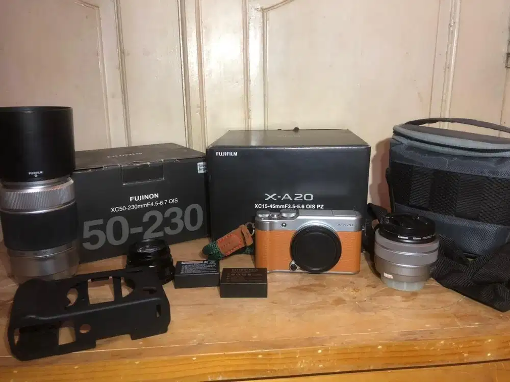 Kamera Fujifilm XA20 dan lensa tele Fujifilm XC 50-230mm