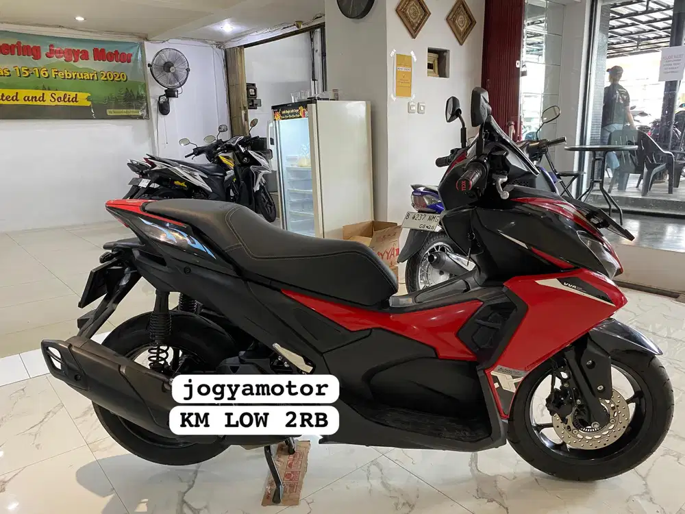 (D) yamaha aerox standar th 2025 km low 2rb