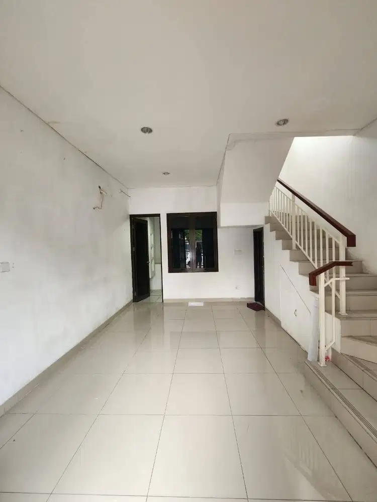 Ruko Savoy Semi Furnished di JGC Cakung Jakarta Timur - Strategis