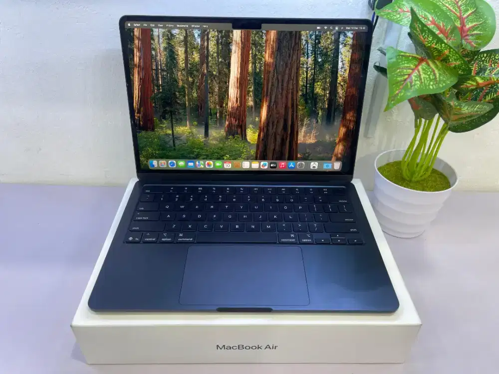 MacBook Air 13 2025 M4 
RAM 16GB 
SSD 256GB
FULLSET
OS SEQUOIA