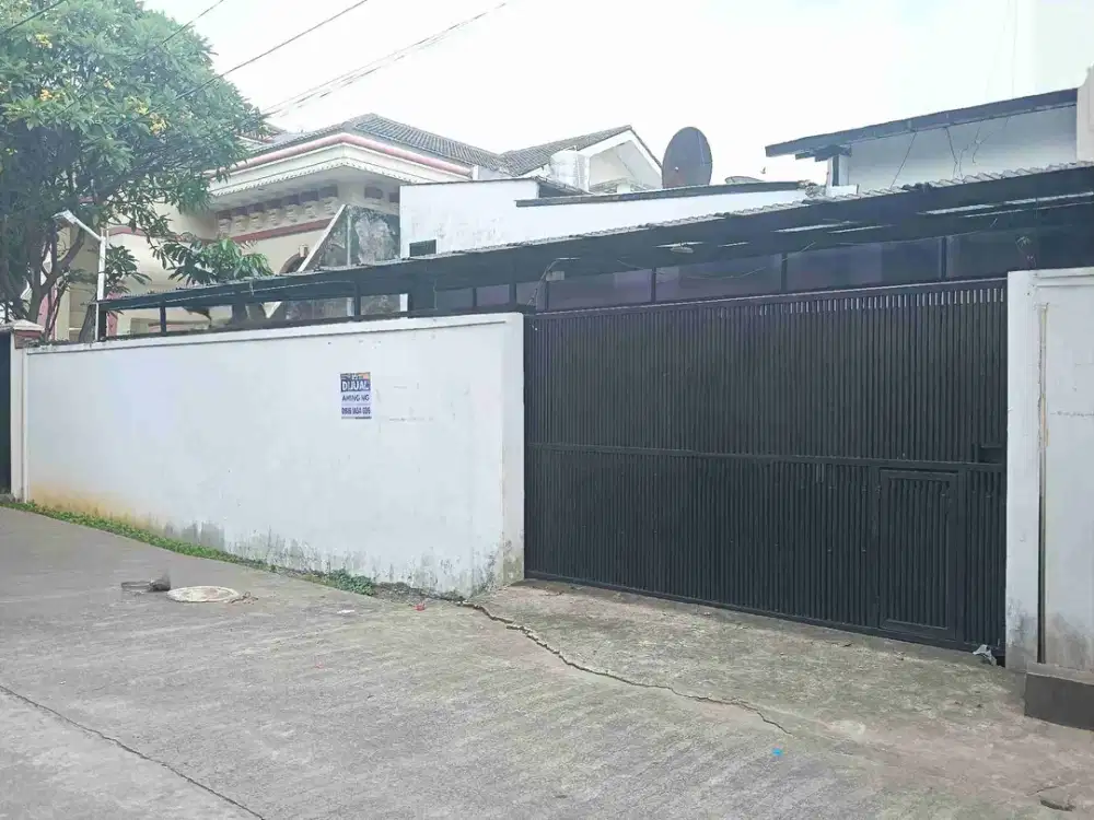 Rumah besar usaha 1,5 lantai row jalan 2,5 mobil dijual lokasi bagus & tenang Palmerah Jakarta Barat