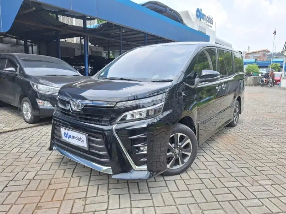 LOW DP Toyota Voxy 2.0 Bensin-AT 2020 SMI