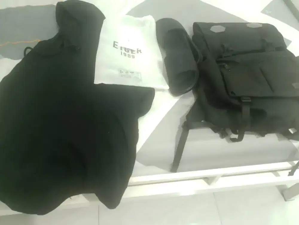 Jual borongan HODDIE+SENDAL+TAS MERK EIGER ORIGINAL