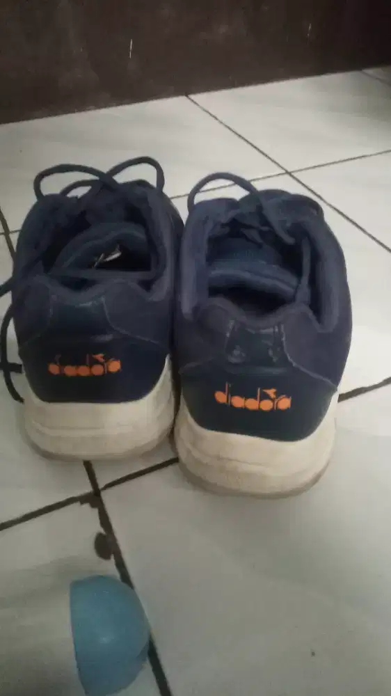 Sepatu Diadora, kondisi msh cukup layak pakai. Mau di jual aja