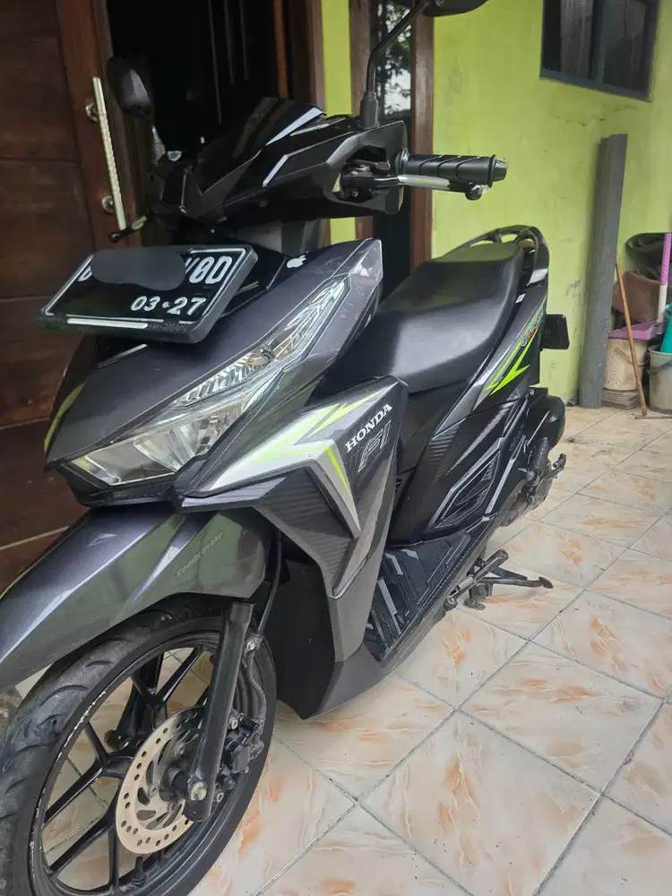 DI JUAL VARIO CBS ISS 125 TH 2017 TANGKOT